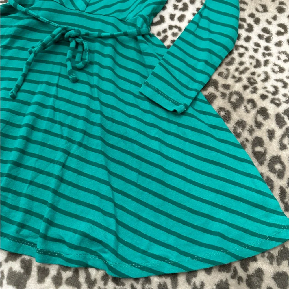 Old Navy Chevron Stripe Tie Waist Skater Dress in Green Size 8 Medium Girls